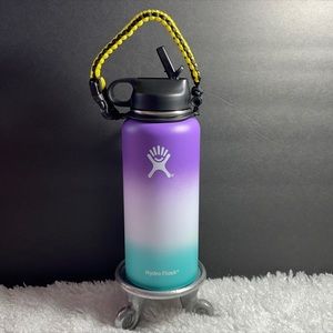 New 32 oz Hydro Flask with flip lid and paracord